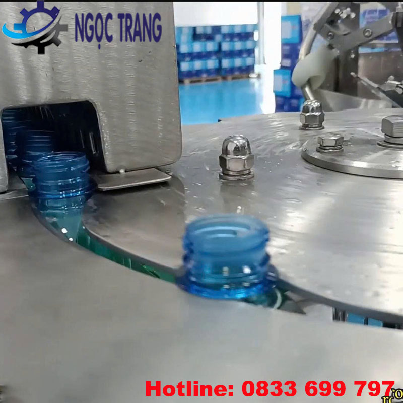 Máy chiết rót nước đóng chai