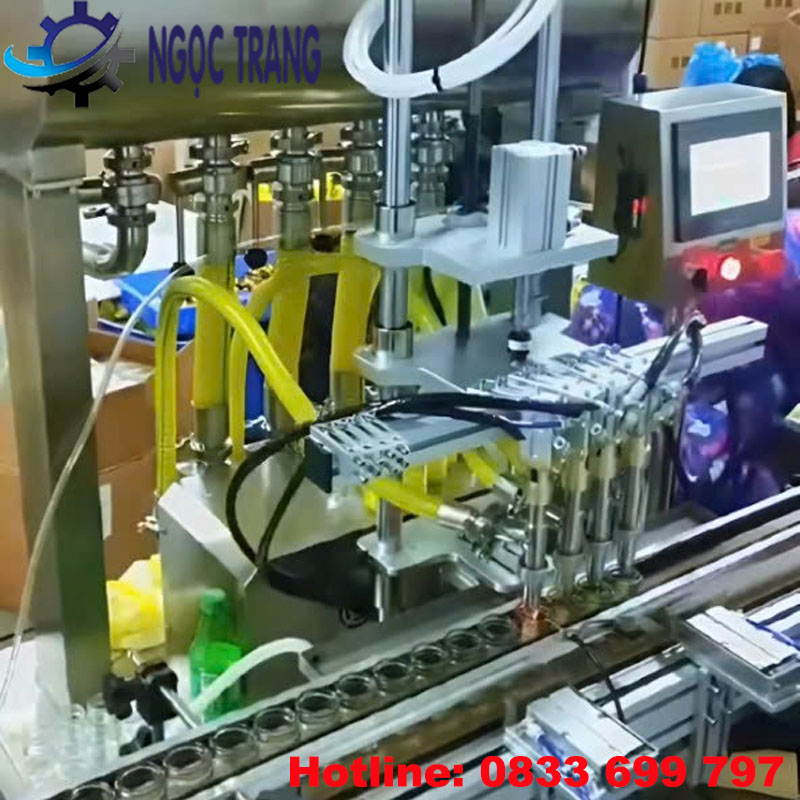 Máy chiết rót 4 vòi