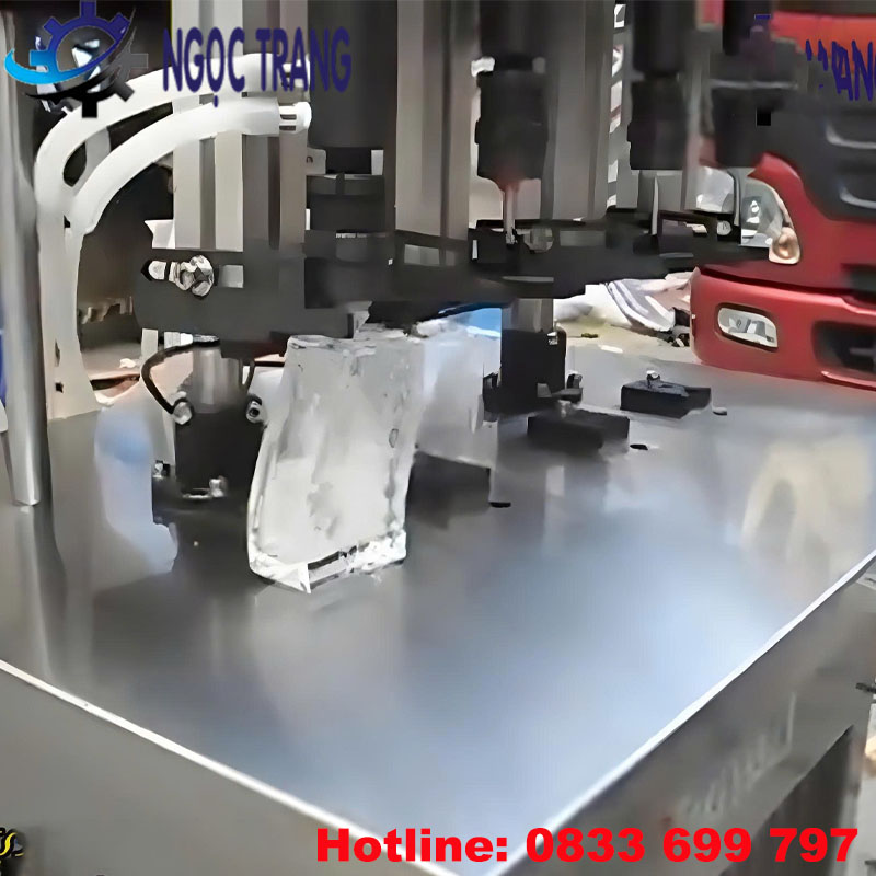 Máy chiết rót 4 vòi