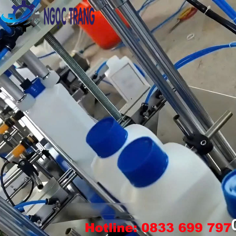 Máy chiết rót 4 vòi