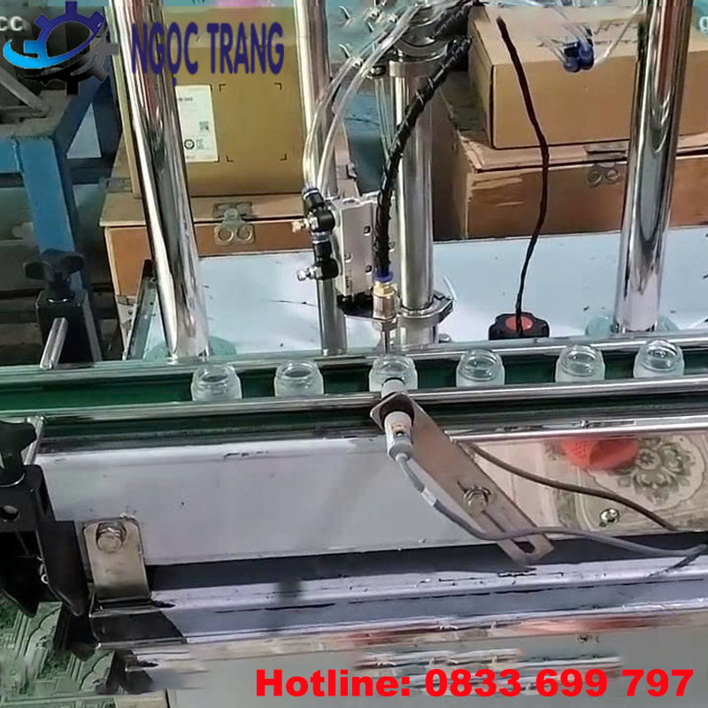 Máy chiết rót kem