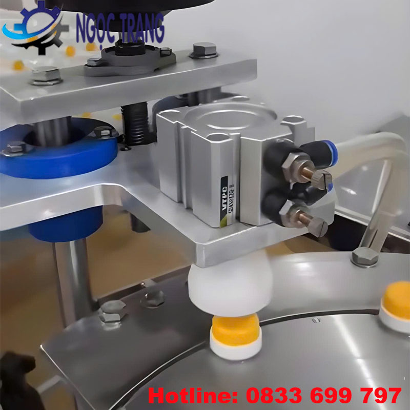 Máy chiết rót 6 vòi