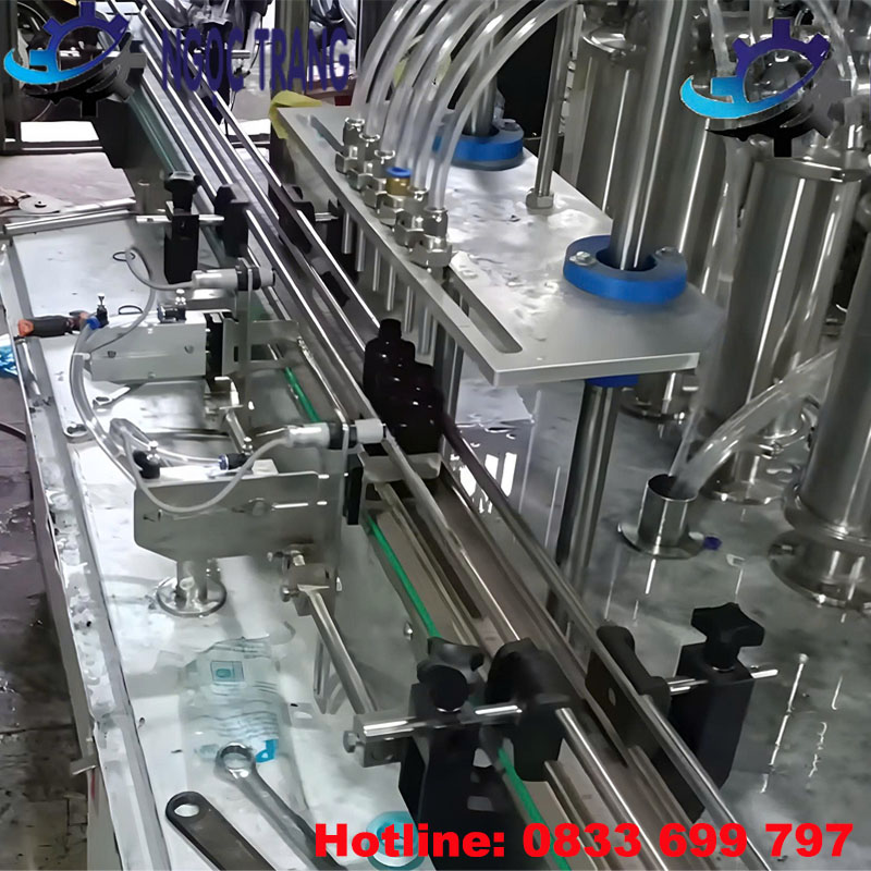 Máy chiết rót 6 vòi