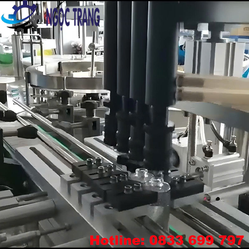 Máy chiết rót tự động