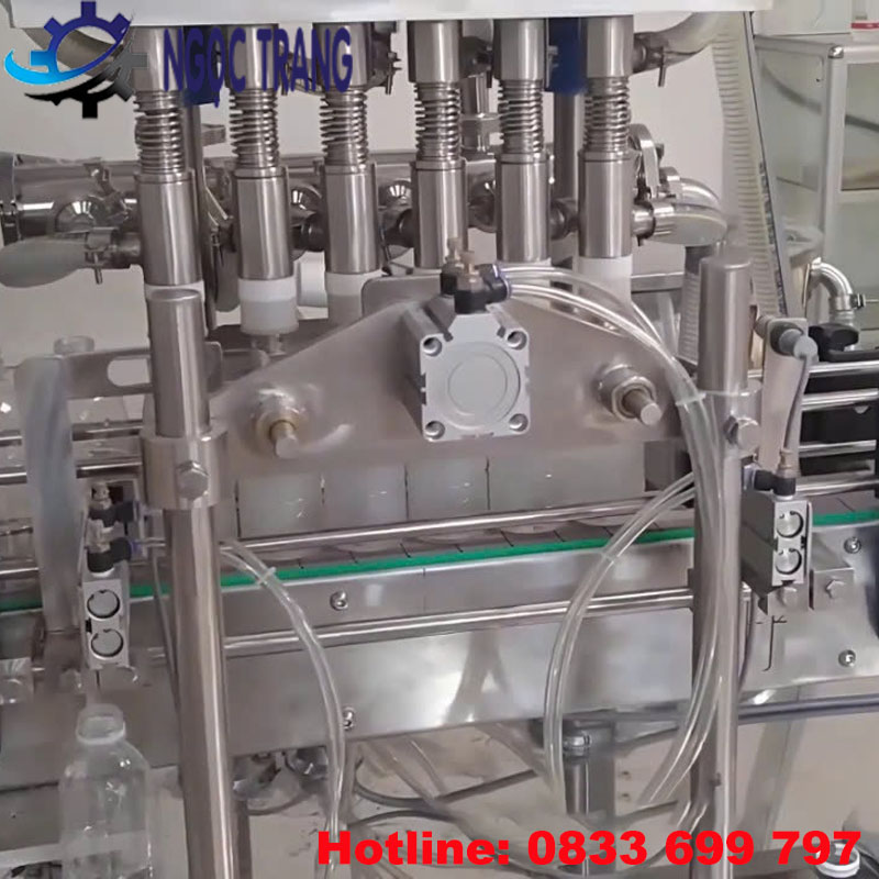 Máy chiết rót nước đóng chai
