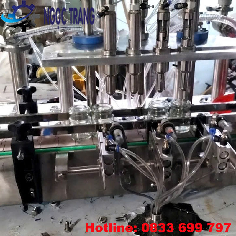 Máy chiết rót 4 vòi tự động