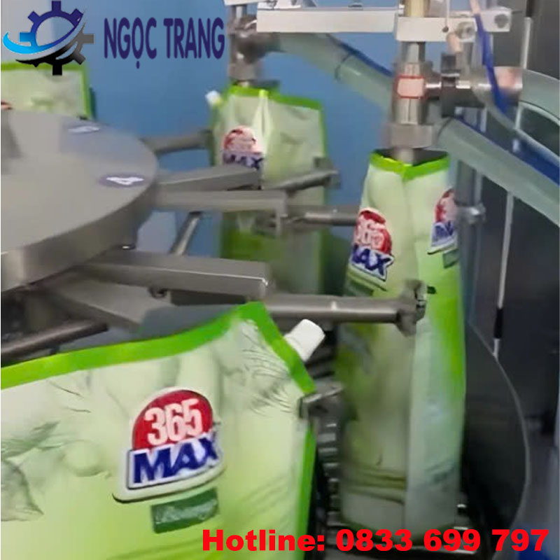 Máy chiết rót túi nước giặt