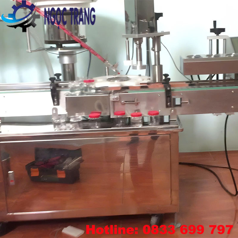 Máy chiết rót đóng nắp chai