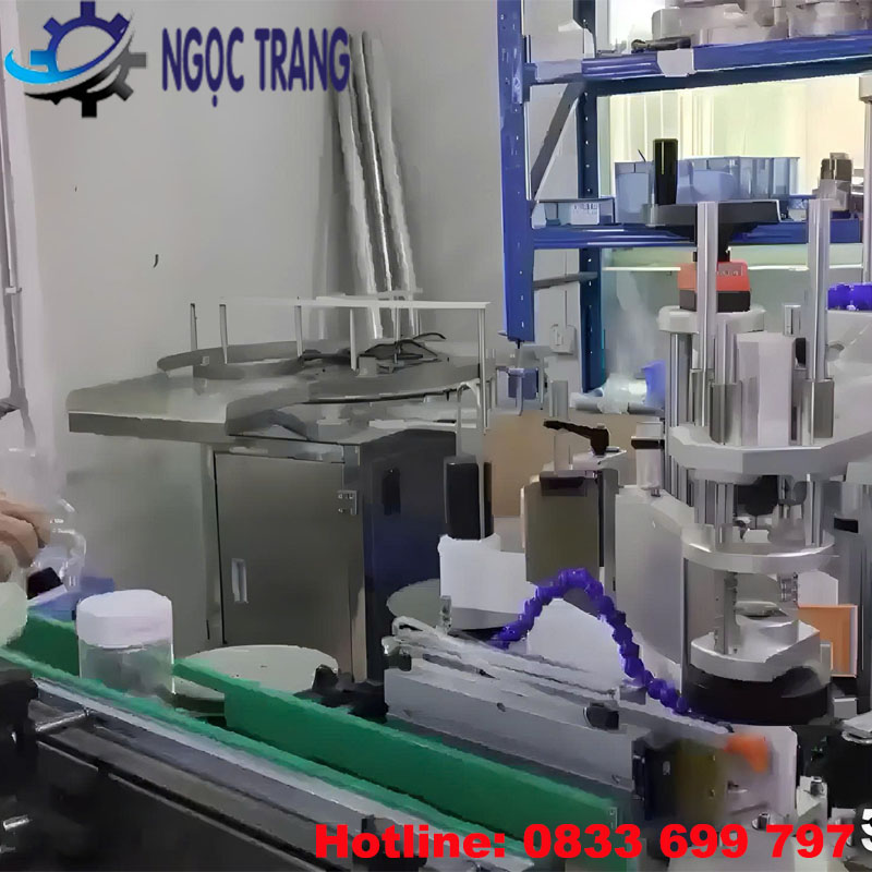 Máy dán nhãn chai 3 4 mặt