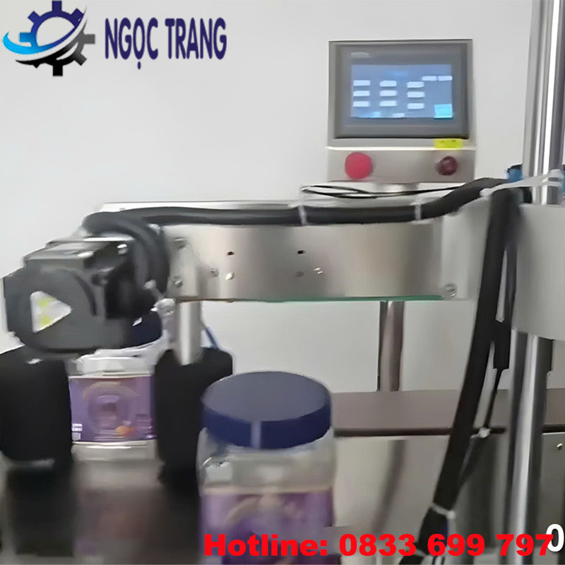 Máy dán nhãn chai vuông