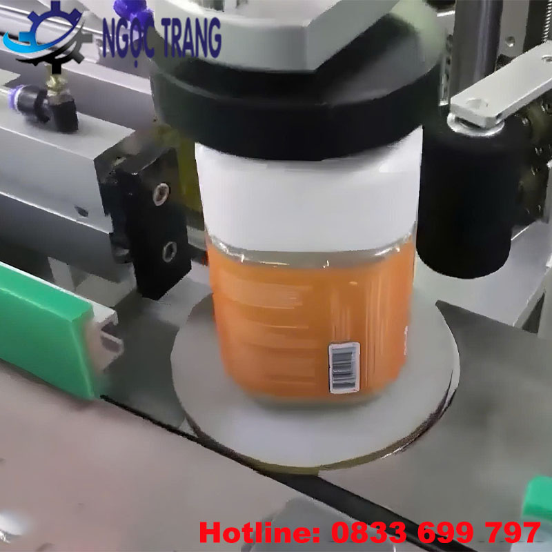 Máy dán nhãn tự động