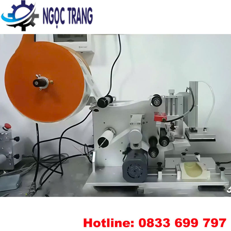 Máy dán nhãn chai dẹp