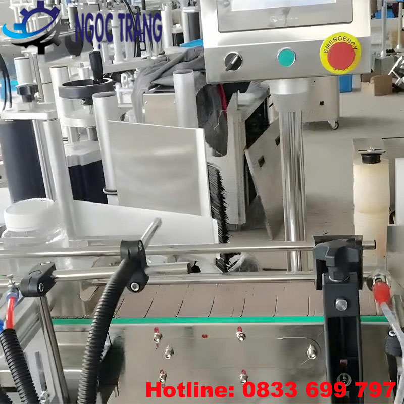 Máy dán nhãn tự động