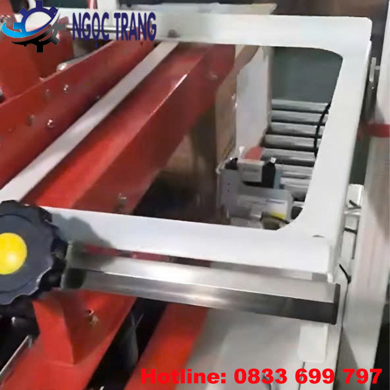 Máy dán băng keo thùng carton