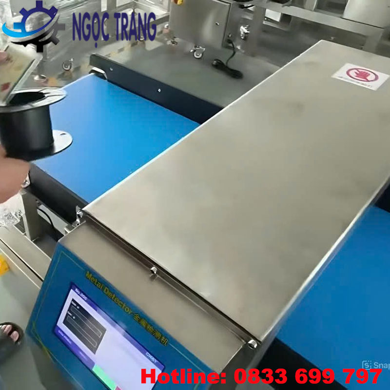máy phát hiện kim loại