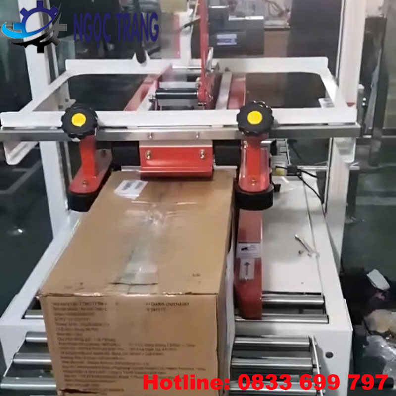 Máy dán thùng carton