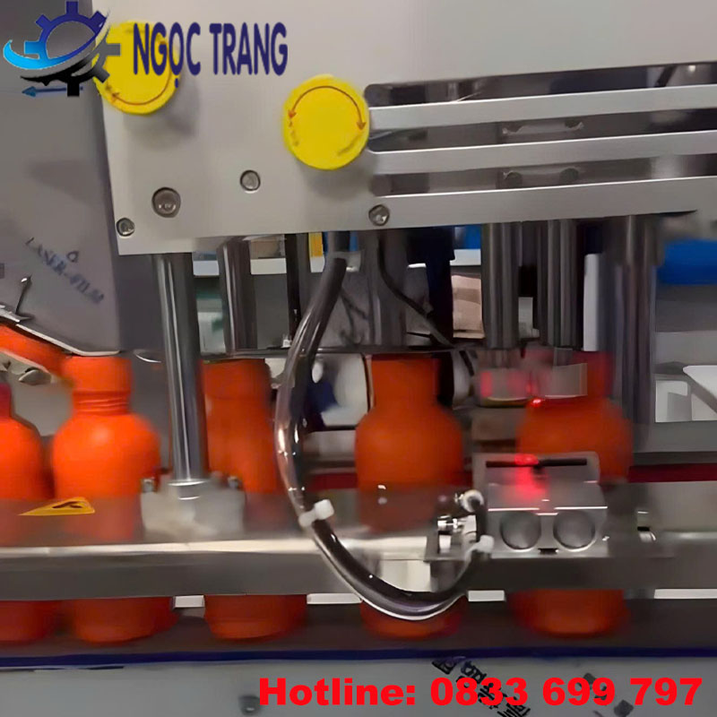 Máy vặn nắp chai tự động