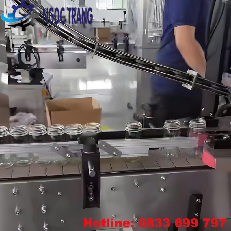 Máy đóng nắp chai