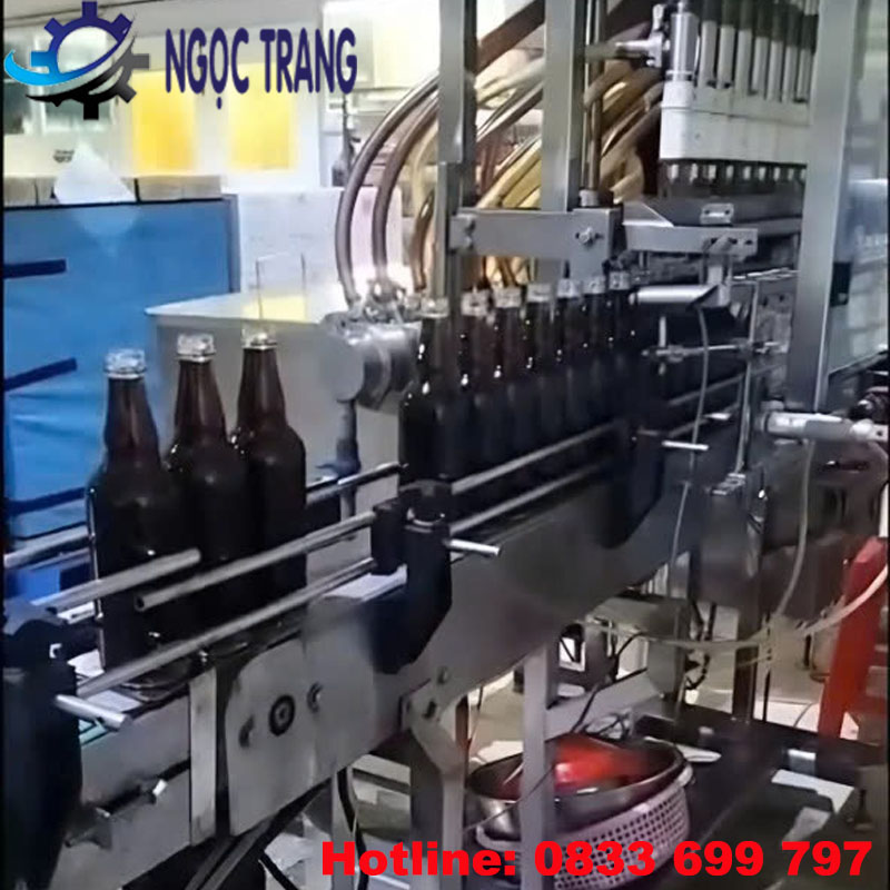 Máy siết nắp chai 