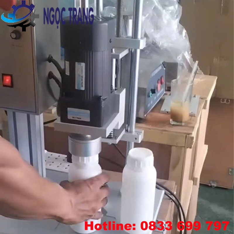 Máy đóng nắp chai