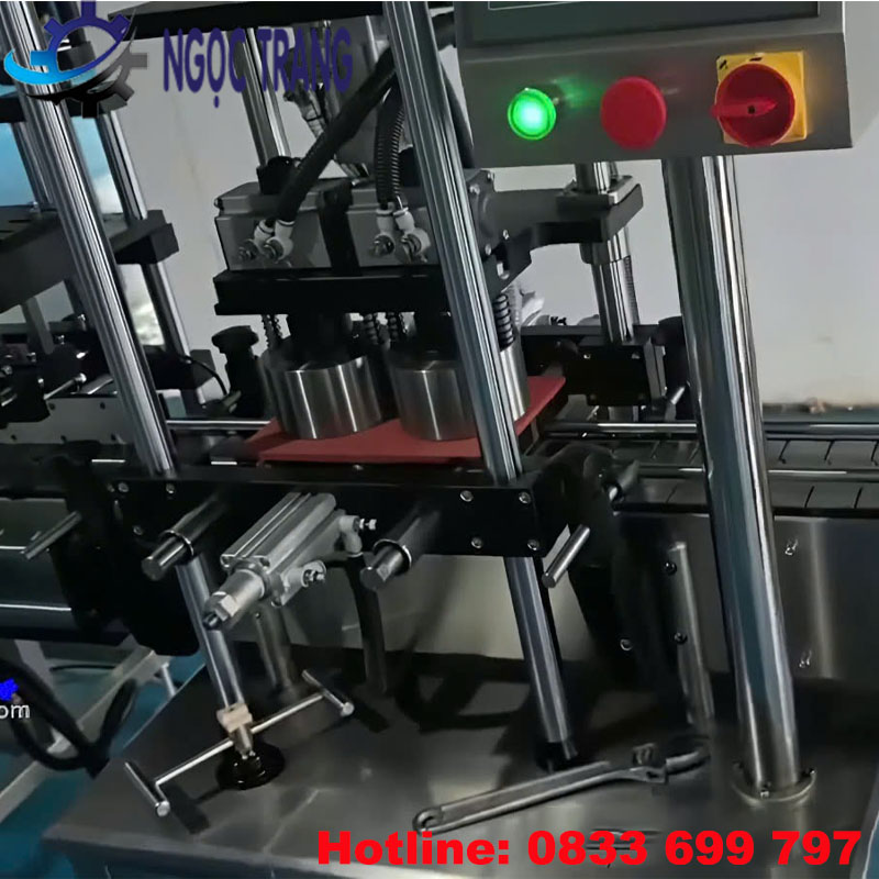 Máy vặn nắp chai hút chân không