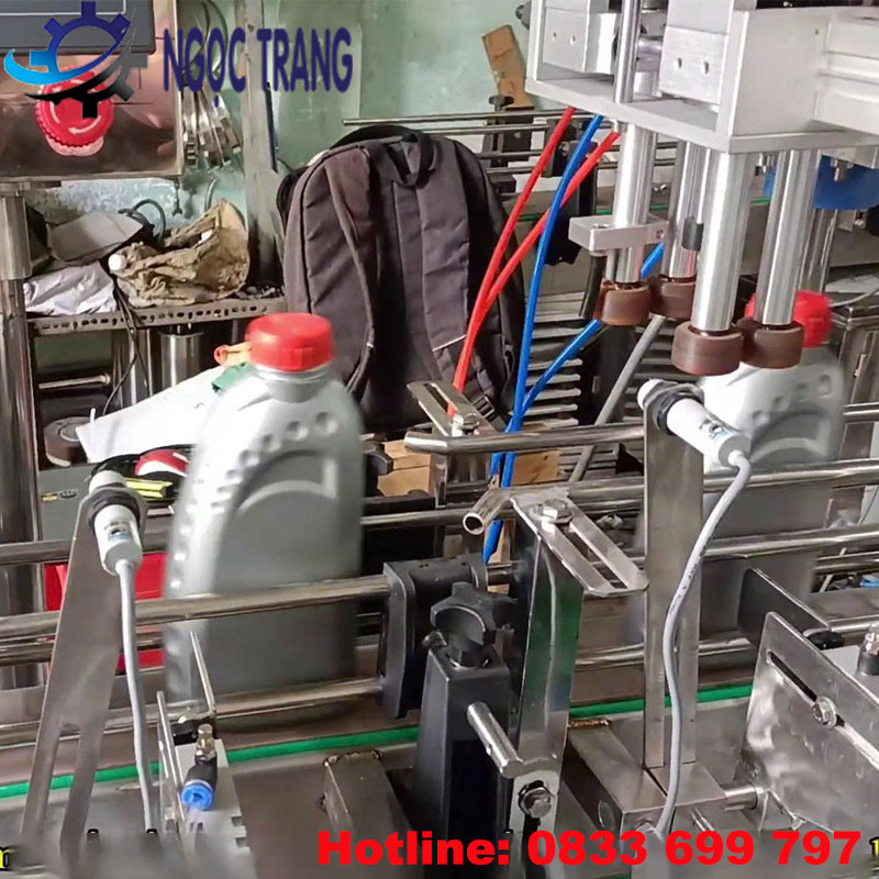 Máy đóng nắp chai tự động
