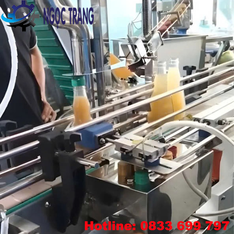 Máy đóng nắp chai tự động