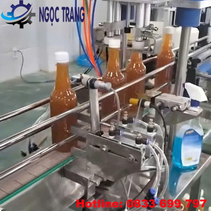 Máy vặn nắp chai tự động