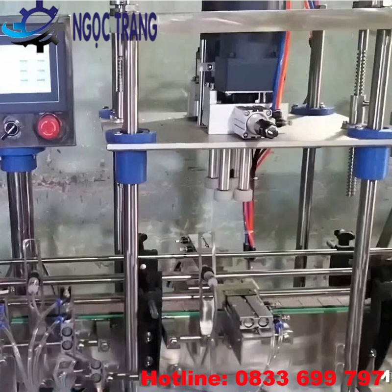 Máy đóng nắp chai tự động