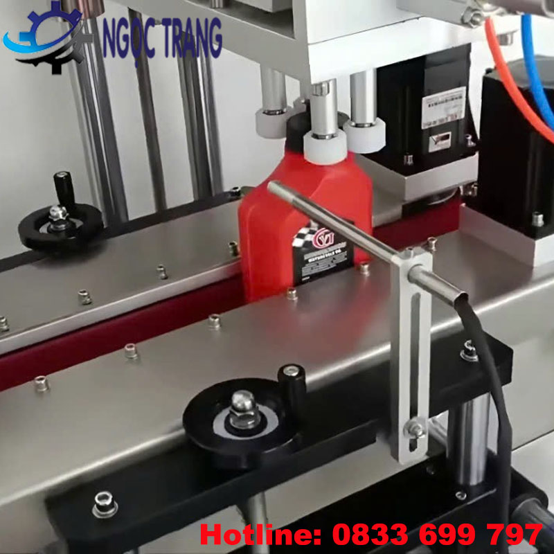 Máy siết nắp chai tự động