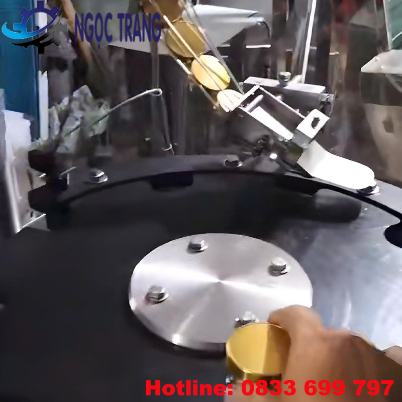 Máy siết nắp hũ yến