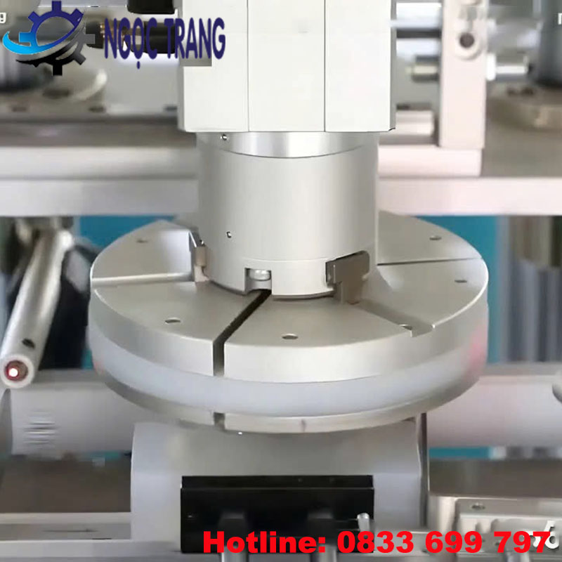 Máy đóng nắp chai 