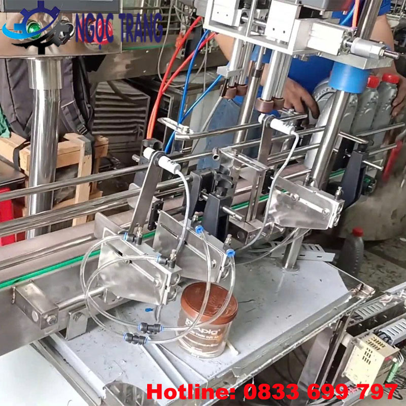 Máy siết nắp chai tự động