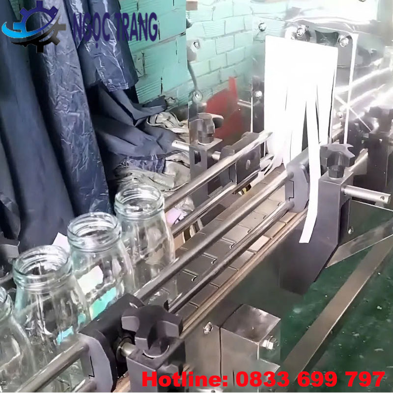 Máy rửa chai tự động