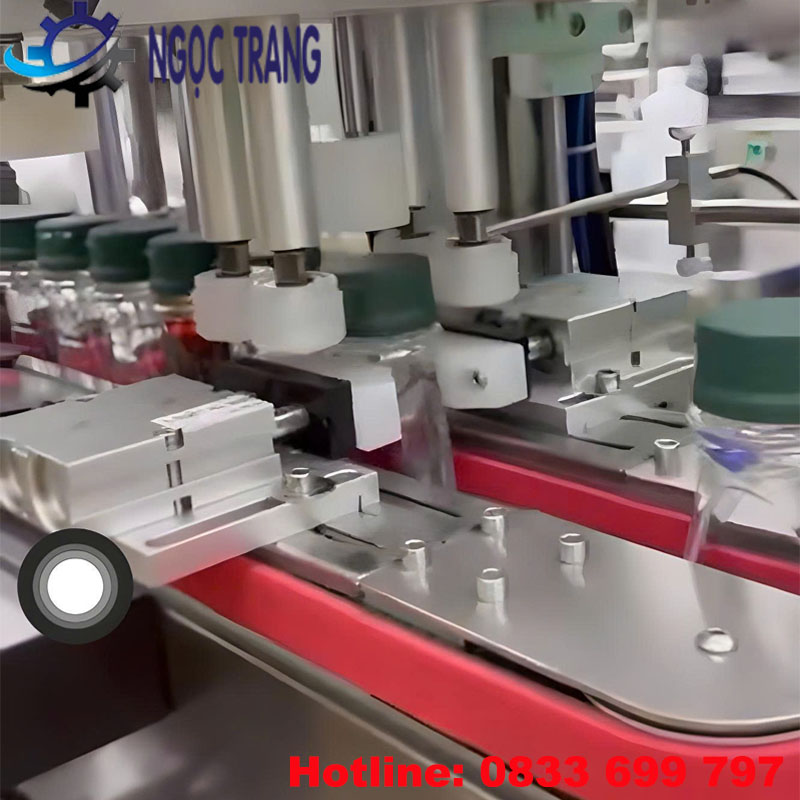 Máy đóng nắp chai