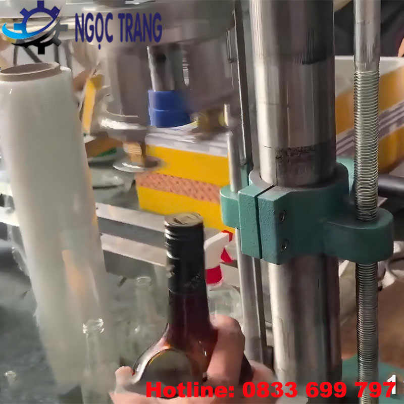 Máy vặn nắp chai rượu