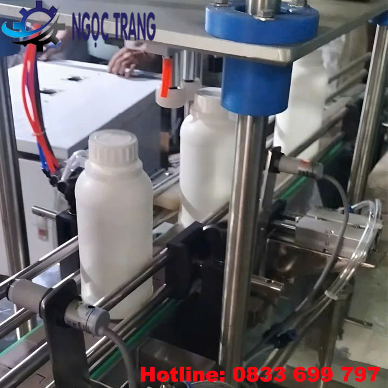 Máy đóng nắp chai