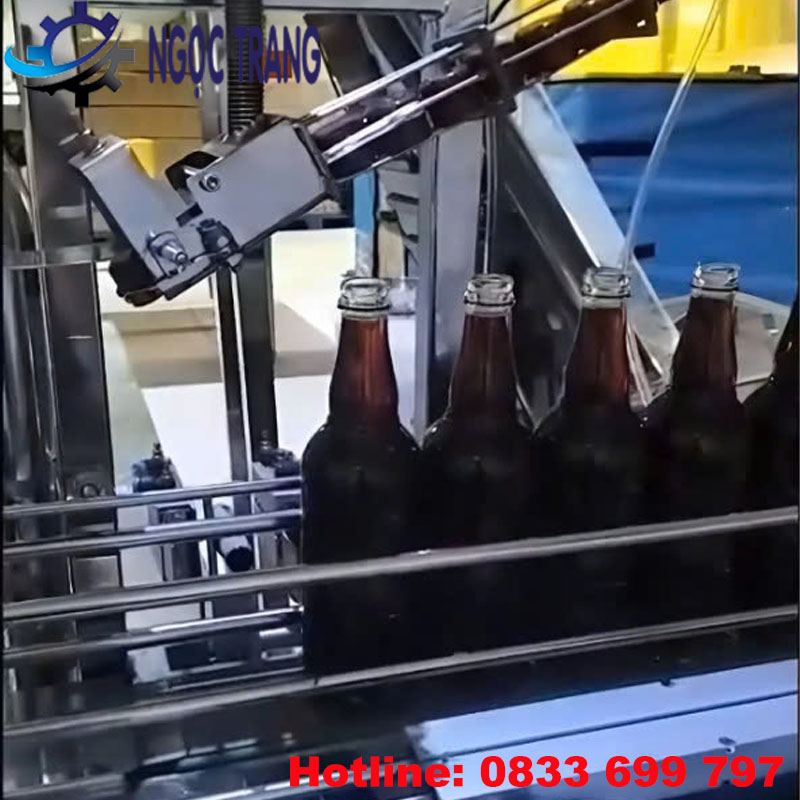 Máy đóng nắp chai 