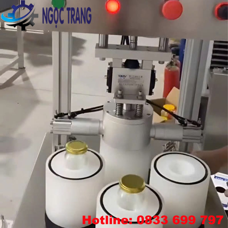 Máy vặn nắp chai hút chân không 