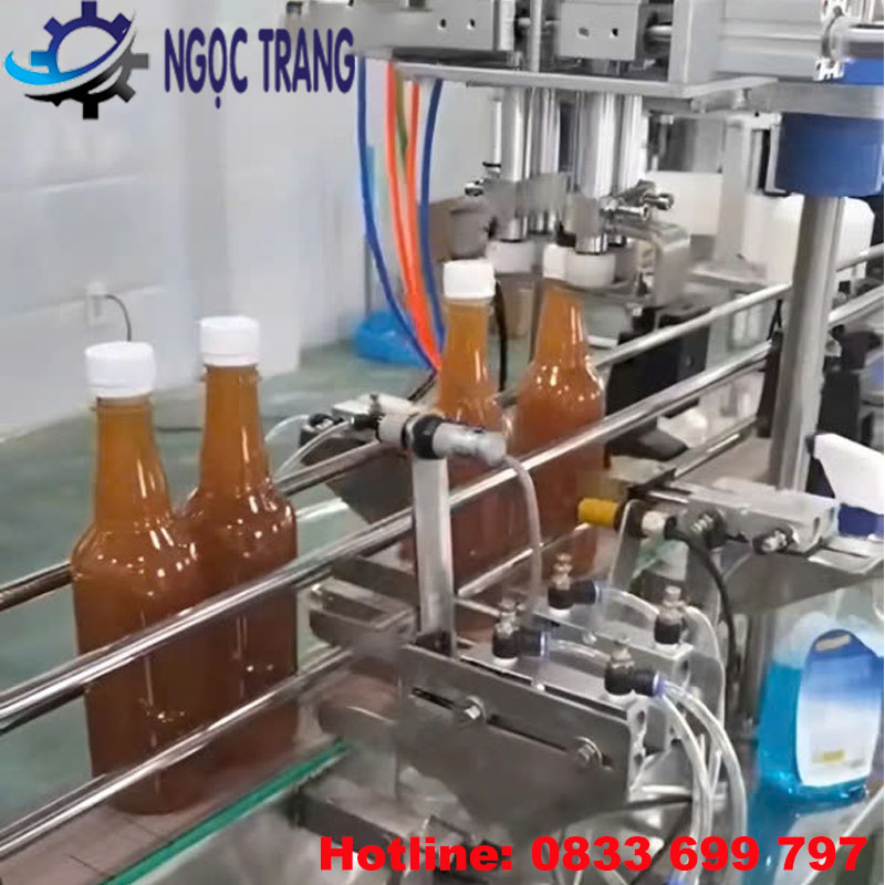 Máy siết nắp chai tự động