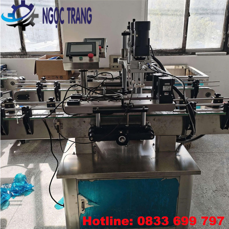 Máy đóng nắp chai tự động