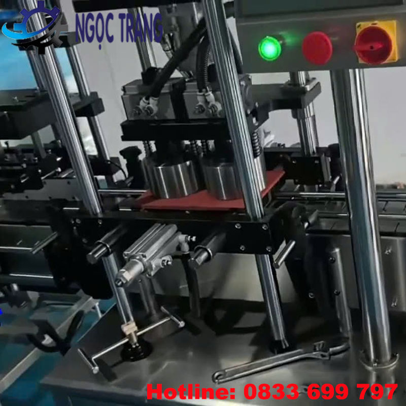 Máy siết nắp chai hút chân không