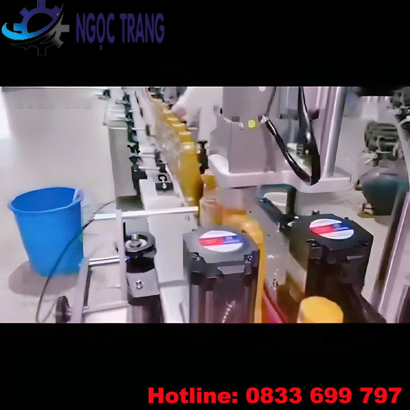 Máy đóng nắp chai dầu nhớt