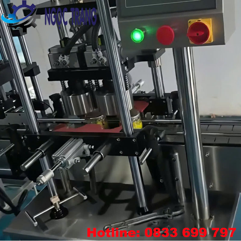 Máy siết nắp chai hút chân không