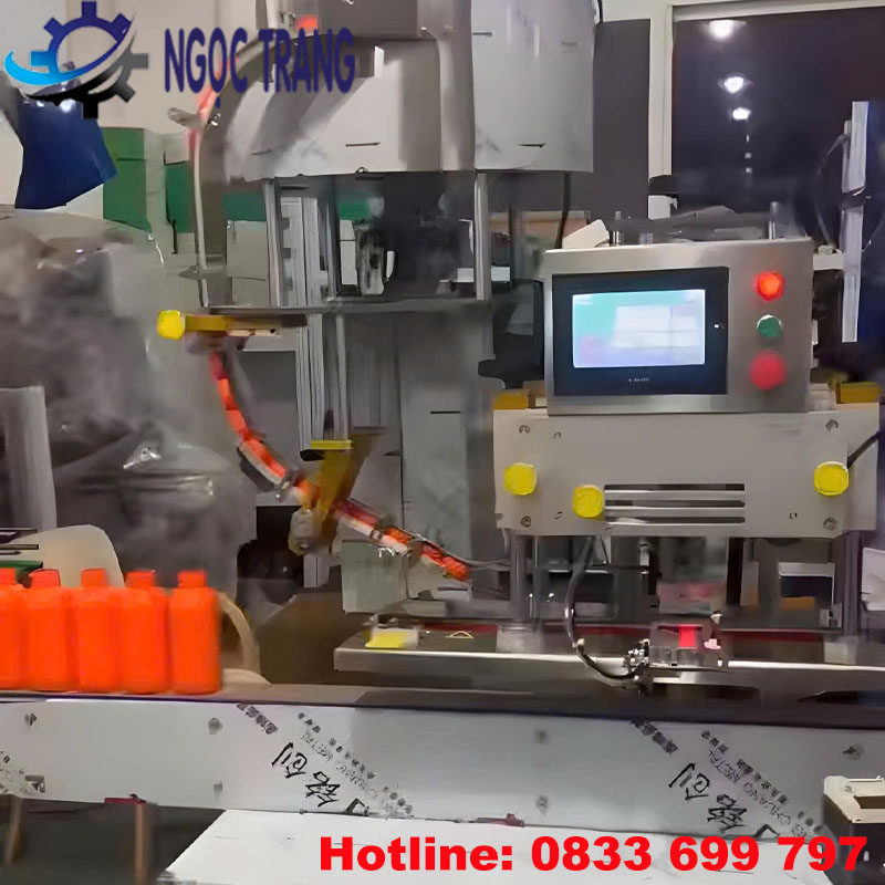 Máy đóng nắp chai tự động