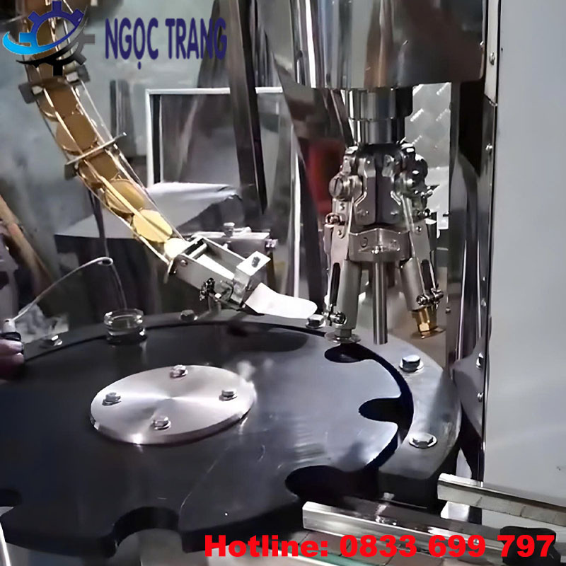 Máy vặn nắp hũ yến