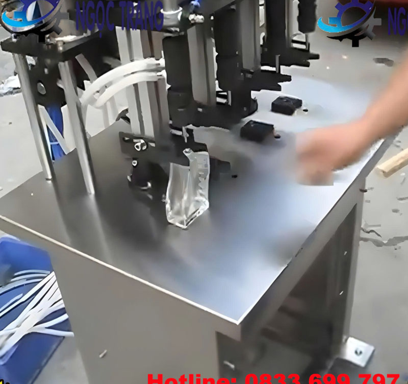 Máy chiết rót nước hoa 4 vòi - Máy chiết rót mỹ phẩm bán tự động