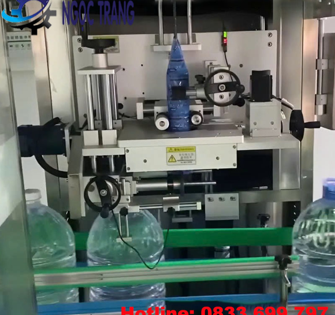 Máy phóng màng co - Máy phóng nhãn màng co chai lọ tự động