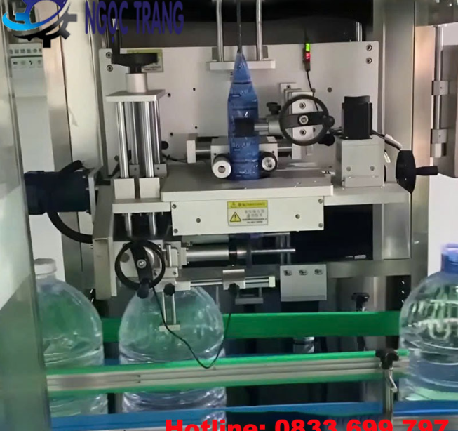 Máy phóng màng co - Máy phóng nhãn màng co chai lọ tự động